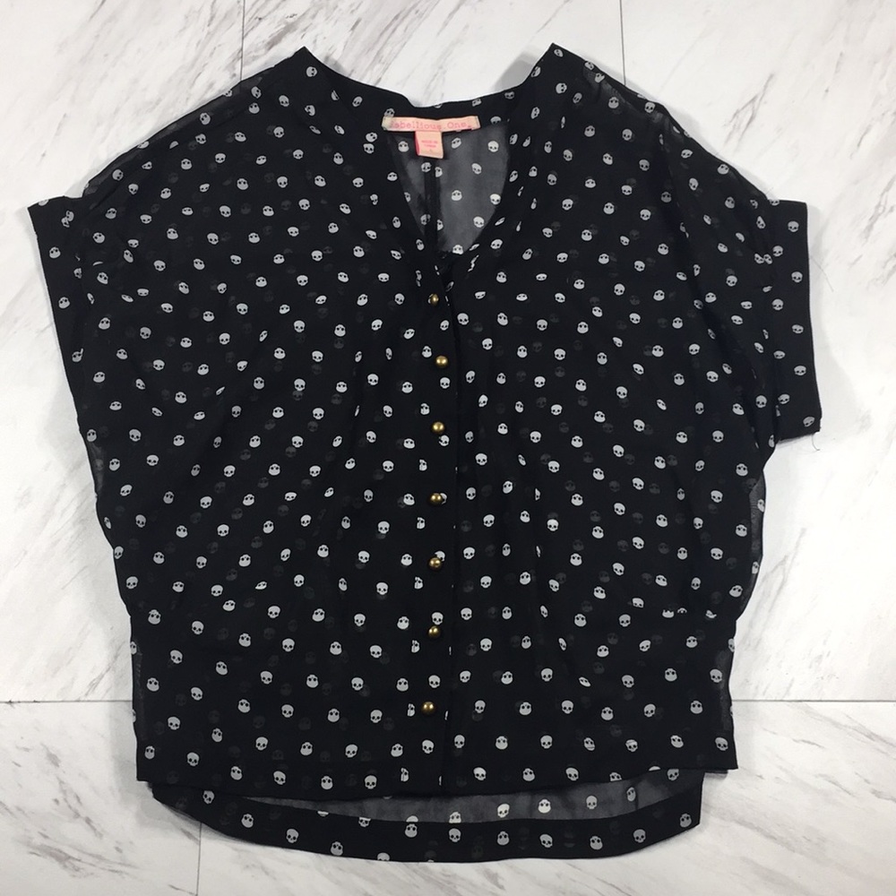 ⭐️ L REBELLIOUS ONE SKULL PRINT BLACK BLOUSE